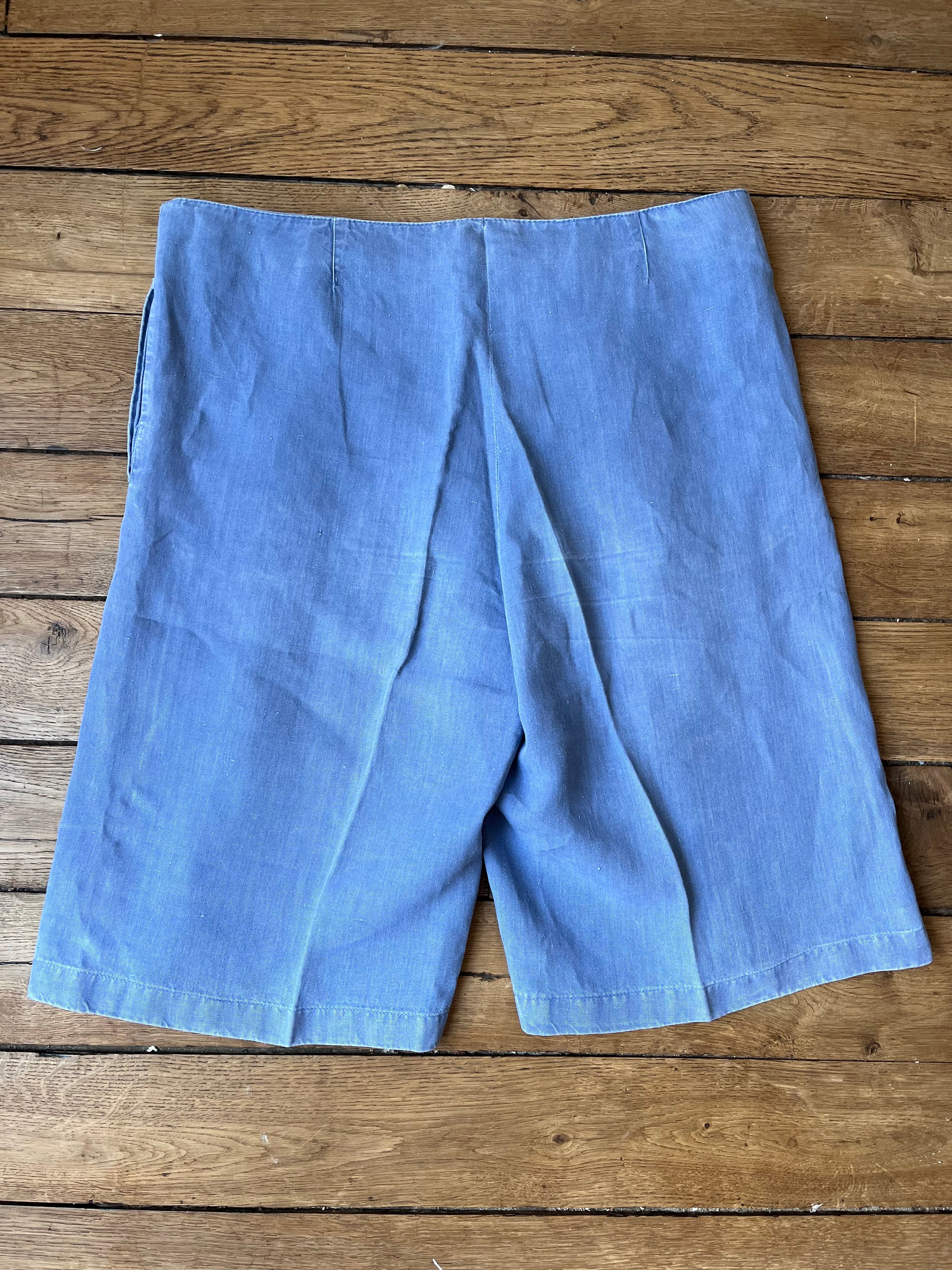 1990's Vintage Italian Asymetrical Shorts Shorts (L)