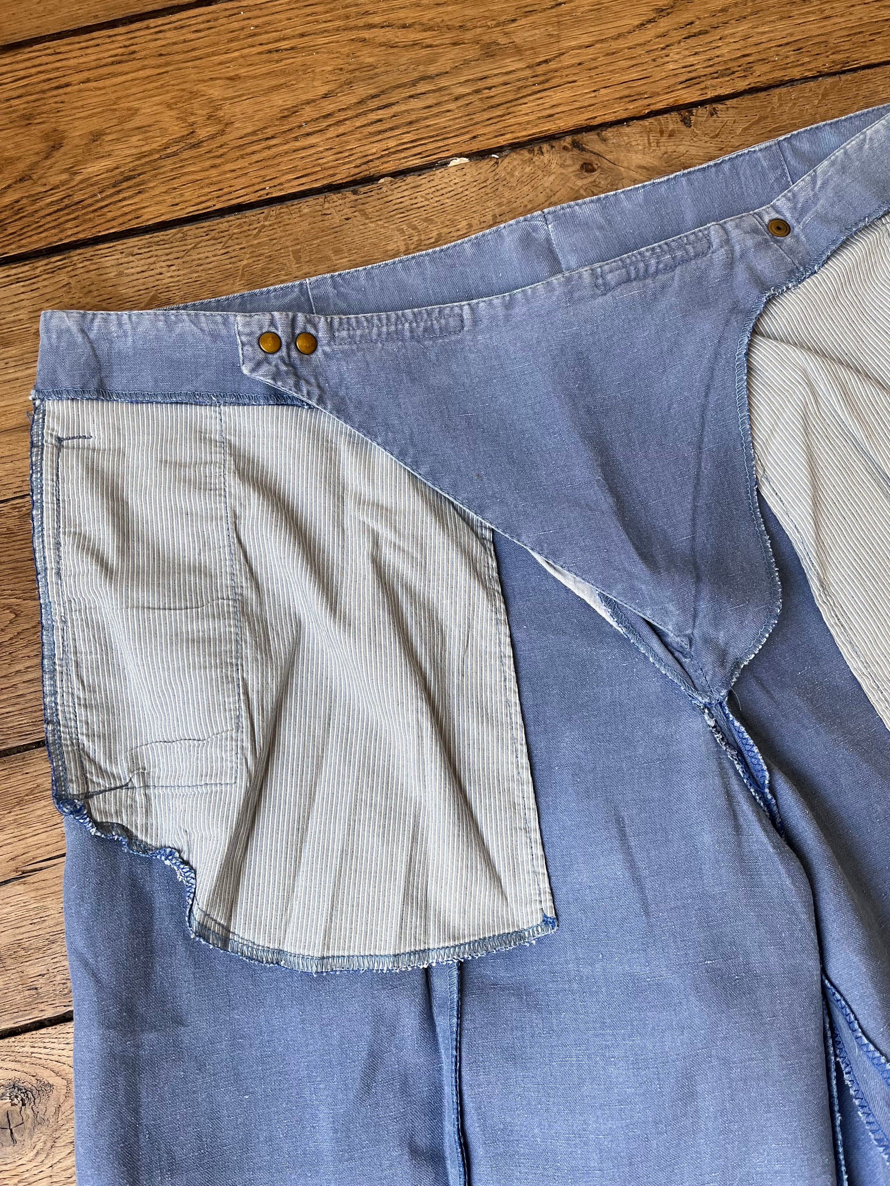 1990's Vintage Italian Asymetrical Shorts Shorts (L)